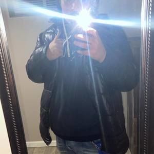 Meet your Posher, Derrick